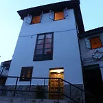 The Old Palace Tower / La Torre Del Palacion *