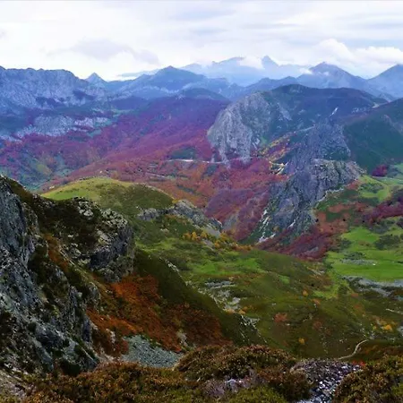 The Old Palace Tower / La Torre Del Palacion