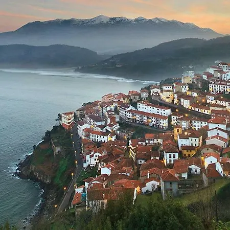 The Old Palace Tower / La Torre Del Palacion Feriehus *