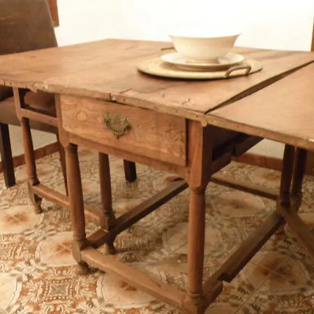 The Old Palace Tower / La Torre Del Palacion *