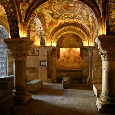 The Old Palace Tower / La Torre Del Palacion