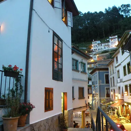 The Old Palace Tower / La Torre Del Palacion Cudillero