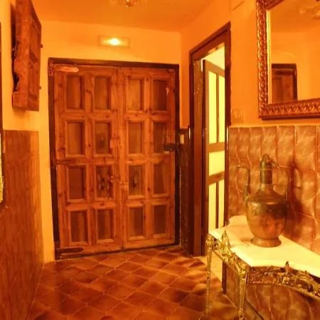 The Old Palace Tower / La Torre Del Palacion Feriehus *