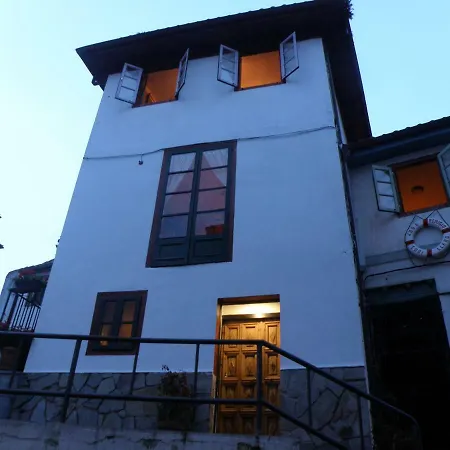 The Old Palace Tower / La Torre Del Palacion *